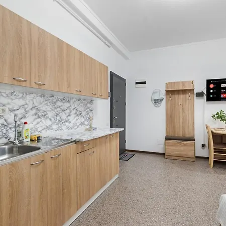 1 Bdr With 2 Bed Near The