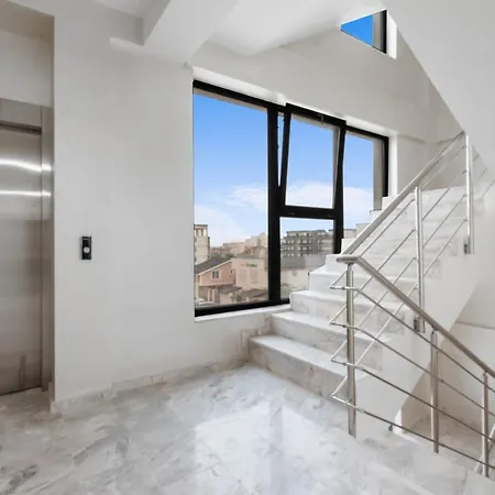 1 Bdr With 2 Bed Near The